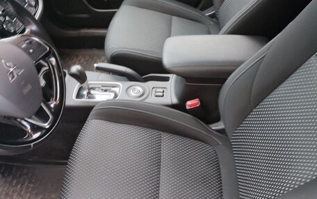 Mitsubishi Outlander III рестайлинг 3, 2016 год, 1 700 000 рублей, 18 фотография