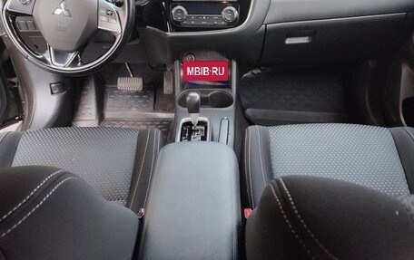 Mitsubishi Outlander III рестайлинг 3, 2016 год, 1 700 000 рублей, 15 фотография