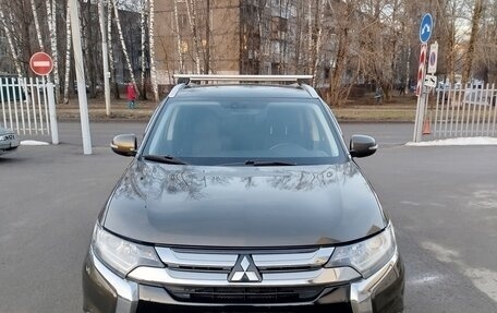 Mitsubishi Outlander III рестайлинг 3, 2016 год, 1 700 000 рублей, 21 фотография