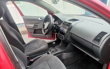 Volkswagen Polo IV рестайлинг, 2002 год, 250 000 рублей, 11 фотография