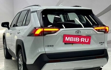 Toyota RAV4, 2025 год, 4 179 000 рублей, 10 фотография