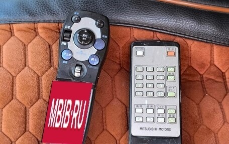 Mitsubishi Grandis, 2004 год, 900 000 рублей, 21 фотография