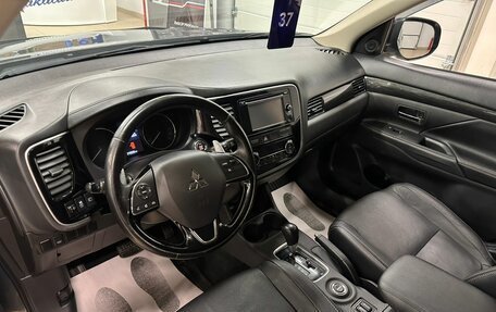 Mitsubishi Outlander III рестайлинг 3, 2016 год, 2 199 999 рублей, 11 фотография