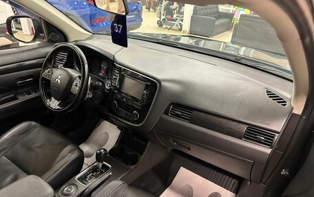 Mitsubishi Outlander III рестайлинг 3, 2016 год, 2 199 999 рублей, 13 фотография