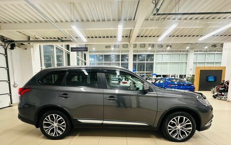 Mitsubishi Outlander III рестайлинг 3, 2016 год, 2 199 999 рублей, 7 фотография