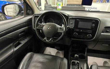 Mitsubishi Outlander III рестайлинг 3, 2016 год, 2 199 999 рублей, 14 фотография