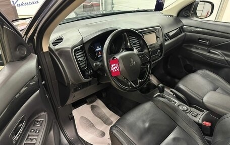 Mitsubishi Outlander III рестайлинг 3, 2016 год, 2 199 999 рублей, 10 фотография