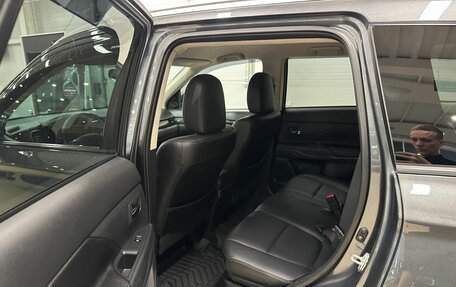 Mitsubishi Outlander III рестайлинг 3, 2016 год, 2 199 999 рублей, 18 фотография