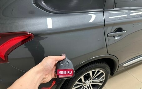 Mitsubishi Outlander III рестайлинг 3, 2016 год, 2 199 999 рублей, 25 фотография