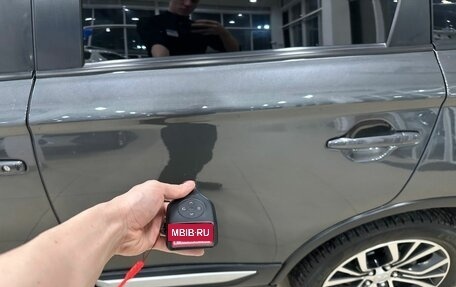 Mitsubishi Outlander III рестайлинг 3, 2016 год, 2 199 999 рублей, 22 фотография