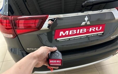 Mitsubishi Outlander III рестайлинг 3, 2016 год, 2 199 999 рублей, 24 фотография