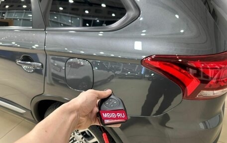 Mitsubishi Outlander III рестайлинг 3, 2016 год, 2 199 999 рублей, 23 фотография