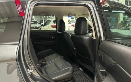 Mitsubishi Outlander III рестайлинг 3, 2016 год, 2 199 999 рублей, 17 фотография