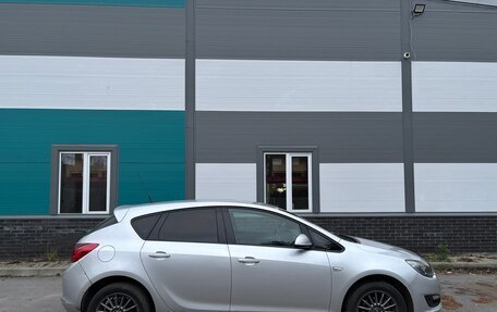 Opel Astra J, 2014 год, 695 000 рублей, 2 фотография