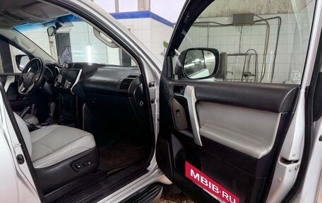 Toyota Land Cruiser Prado 150 рестайлинг 2, 2015 год, 3 750 000 рублей, 15 фотография