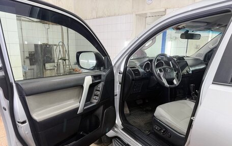 Toyota Land Cruiser Prado 150 рестайлинг 2, 2015 год, 3 750 000 рублей, 17 фотография