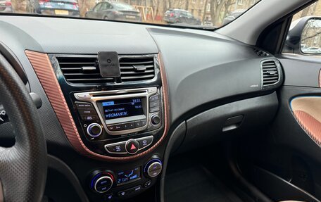 Hyundai Solaris II рестайлинг, 2015 год, 1 050 000 рублей, 13 фотография