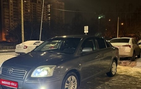 Toyota Avensis III рестайлинг, 2006 год, 750 000 рублей, 1 фотография