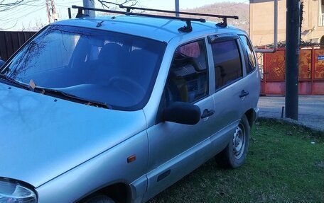 Chevrolet Niva I рестайлинг, 2004 год, 150 000 рублей, 3 фотография