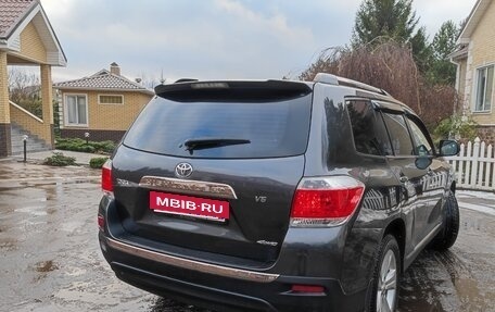 Toyota Highlander III, 2012 год, 1 850 000 рублей, 2 фотография