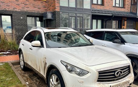 Infiniti QX70, 2013 год, 1 700 000 рублей, 2 фотография