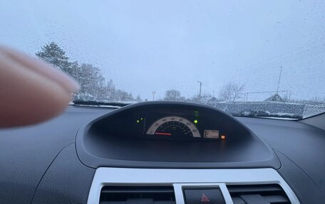 Toyota Yaris III рестайлинг, 2007 год, 700 000 рублей, 10 фотография