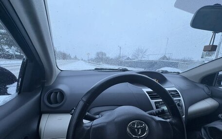 Toyota Yaris III рестайлинг, 2007 год, 700 000 рублей, 2 фотография