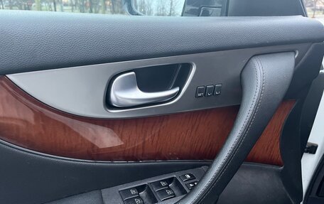 Infiniti QX70, 2014 год, 1 480 000 рублей, 18 фотография