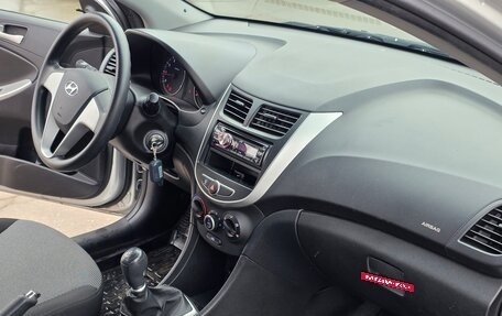 Hyundai Solaris II рестайлинг, 2013 год, 890 000 рублей, 16 фотография