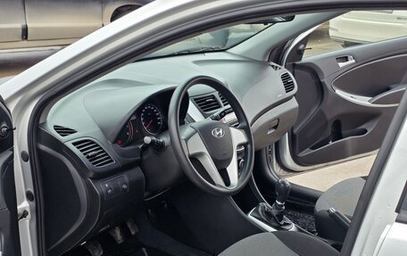 Hyundai Solaris II рестайлинг, 2013 год, 890 000 рублей, 17 фотография