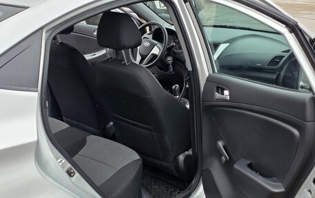 Hyundai Solaris II рестайлинг, 2013 год, 890 000 рублей, 21 фотография