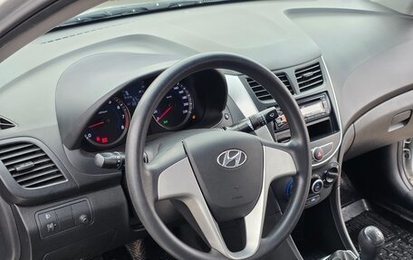 Hyundai Solaris II рестайлинг, 2013 год, 890 000 рублей, 18 фотография