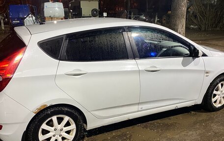 Hyundai Solaris II рестайлинг, 2012 год, 700 000 рублей, 2 фотография