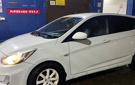 Hyundai Solaris II рестайлинг, 2012 год, 700 000 рублей, 5 фотография