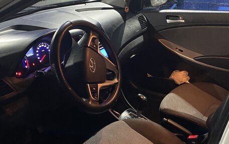 Hyundai Solaris II рестайлинг, 2012 год, 700 000 рублей, 8 фотография