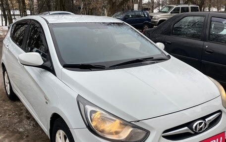 Hyundai Solaris II рестайлинг, 2012 год, 700 000 рублей, 11 фотография