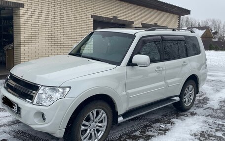Mitsubishi Pajero IV, 2013 год, 2 950 000 рублей, 2 фотография