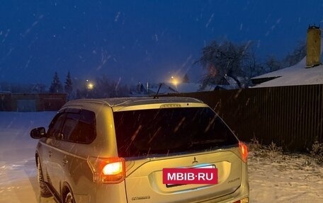 Mitsubishi Outlander III рестайлинг 3, 2014 год, 1 530 000 рублей, 3 фотография