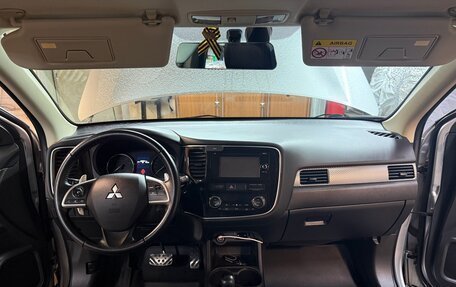 Mitsubishi Outlander III рестайлинг 3, 2014 год, 1 530 000 рублей, 11 фотография