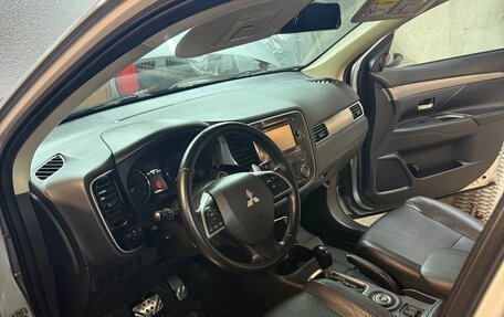 Mitsubishi Outlander III рестайлинг 3, 2014 год, 1 530 000 рублей, 7 фотография