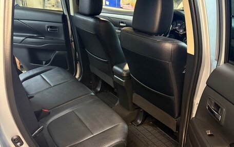 Mitsubishi Outlander III рестайлинг 3, 2014 год, 1 530 000 рублей, 9 фотография