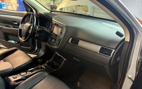 Mitsubishi Outlander III рестайлинг 3, 2014 год, 1 530 000 рублей, 8 фотография