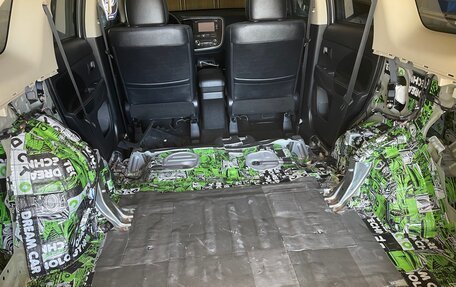 Mitsubishi Outlander III рестайлинг 3, 2014 год, 1 530 000 рублей, 16 фотография