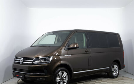 Volkswagen Multivan T6 рестайлинг, 2016 год, 3 300 000 рублей, 1 фотография