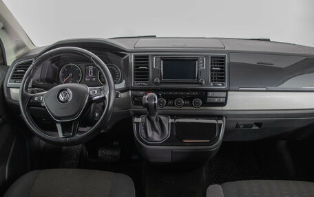 Volkswagen Multivan T6 рестайлинг, 2016 год, 3 300 000 рублей, 13 фотография