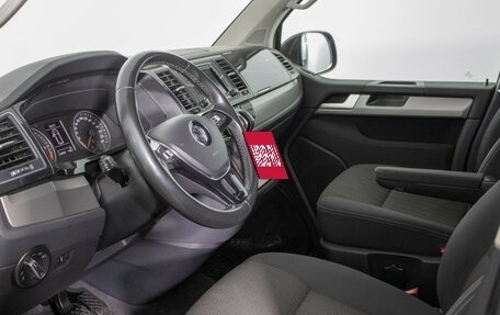 Volkswagen Multivan T6 рестайлинг, 2016 год, 3 300 000 рублей, 10 фотография