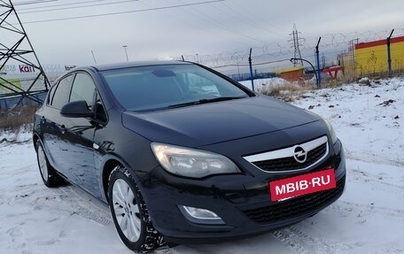 Opel Astra J, 2011 год, 860 000 рублей, 2 фотография