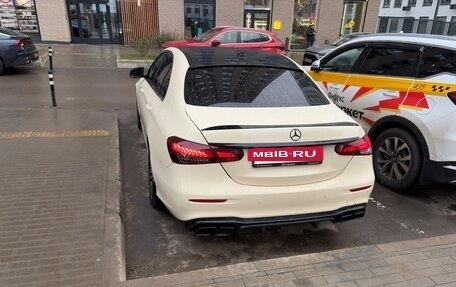 Mercedes-Benz E-Класс, 2019 год, 2 750 000 рублей, 2 фотография