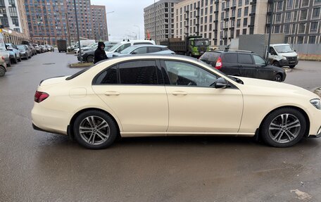 Mercedes-Benz E-Класс, 2019 год, 2 750 000 рублей, 4 фотография
