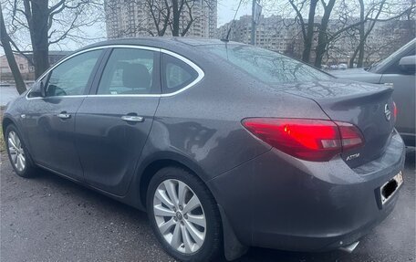 Opel Astra J, 2013 год, 800 000 рублей, 1 фотография
